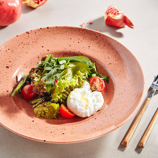 Salad with fresh vegetables and poached eggs - Fotoğraf, Görsel