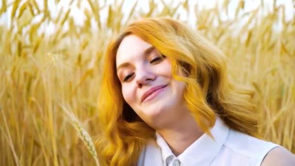 Romantic girl putting wheat ear in her hair - Felvétel, videó