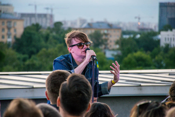 Russia, Moscow - July 05, 2018: Concert of local band on roof of building   - Foto, Bild
