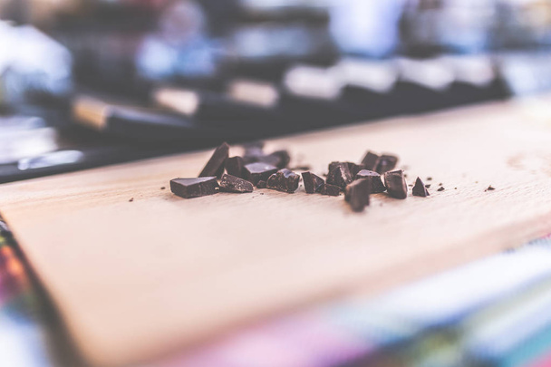 Pile chopped, milled chocolate shavings on cutting board. - Foto, Imagem