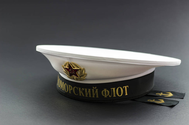 Bílé ceremoniál černých mořských lodí na bílém pozadí - Fotografie, Obrázek