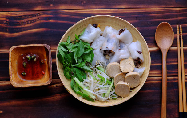 Üst görünüm ev yapımı Vietnam vejetaryen haddelenmiş buğulanmış pirinç tava - Fotoğraf, Görsel
