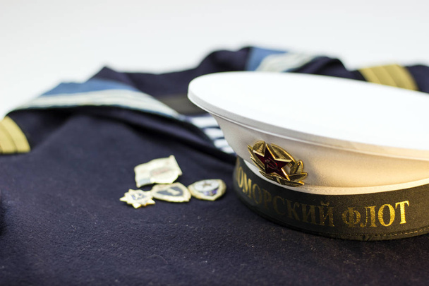 Uniforme marinero de la Marina Rusa con gorra
 - Foto, Imagen