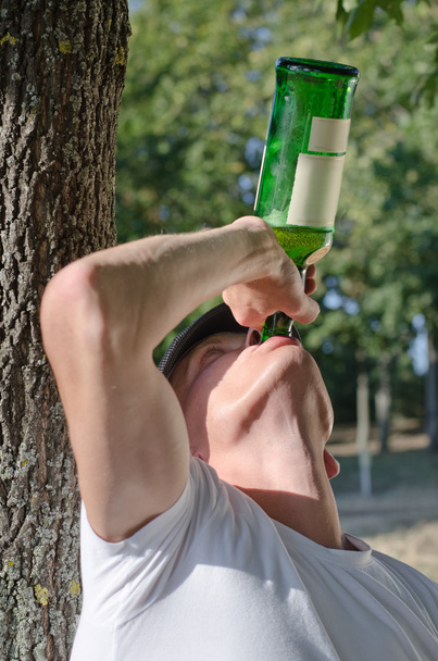 Alcool avalant de l'alcool
 - Photo, image