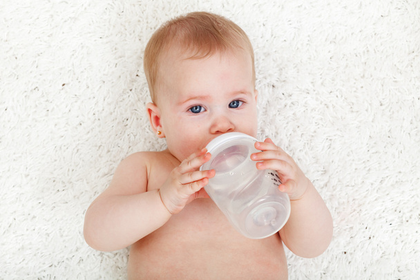 Baby girl drinking water - Fotoğraf, Görsel