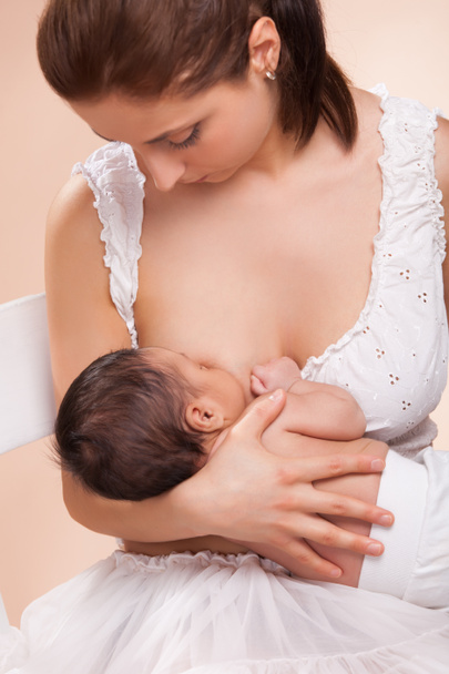 madre allattamento al seno il suo bambino - Foto, immagini