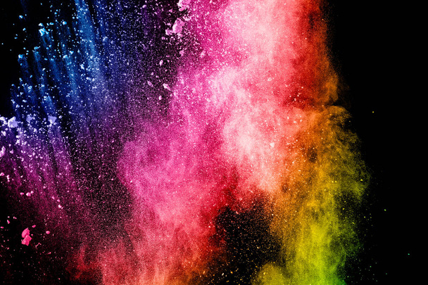 Explosão de pó multicolorido abstrato no fundo preto. Partícula de poeira de cor espalhada no fundo
. - Foto, Imagem