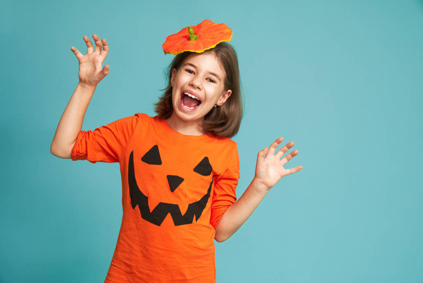 little girl in pumpkin costume - Fotó, kép
