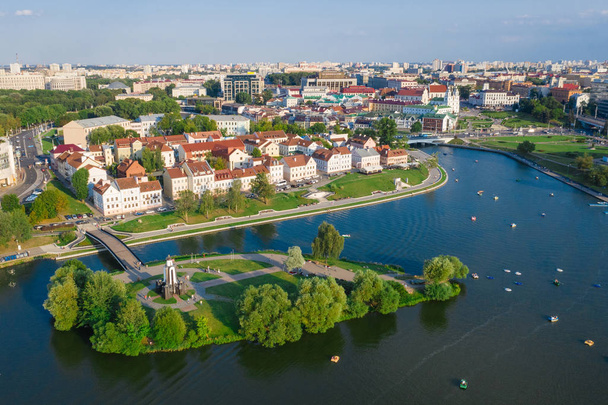 Luftaufnahme von Nemiga, Minsk. Weißrussland - Foto, Bild