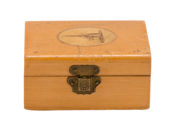 caixa de jóias retro fechada de madeira isolada em branco
 - Foto, Imagem