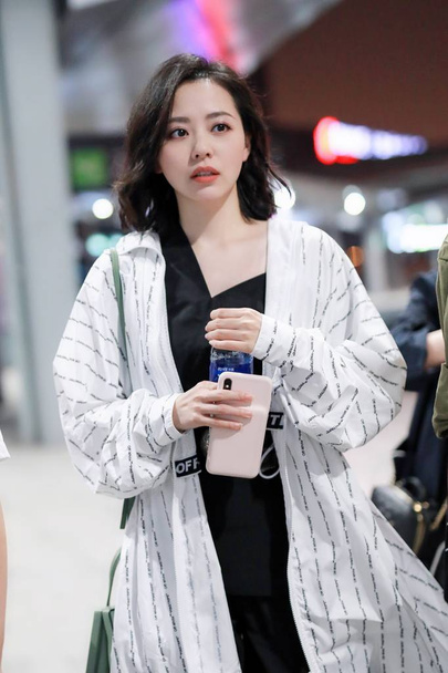 Chinese singer Jane Zhang or Zhang Liangying arrives at the Shanghai Hongqiao International Airport before departure in Shanghai, China, 10 September 2019. - Фото, изображение