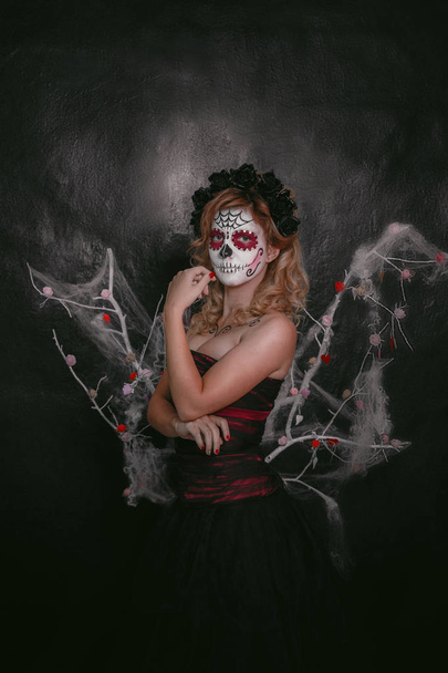 Woman and the celebration of the "Day of the Dead". - Fotoğraf, Görsel