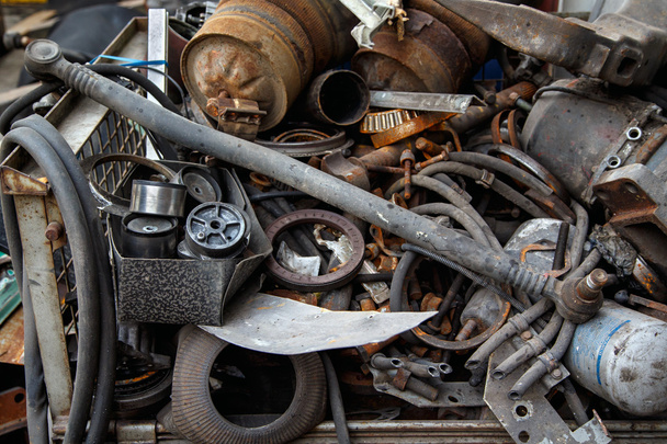 Chatarra de metal, piezas de automóviles viejos
 - Foto, imagen