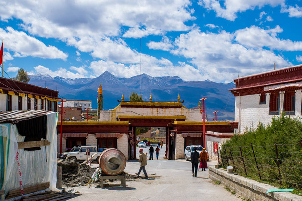 traveling by Litang Eastern Tibet, Sichuan, China - Foto, Imagem
