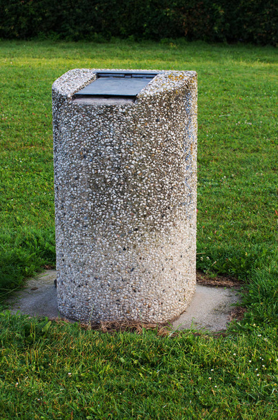 Waste bin in the park - Fotó, kép