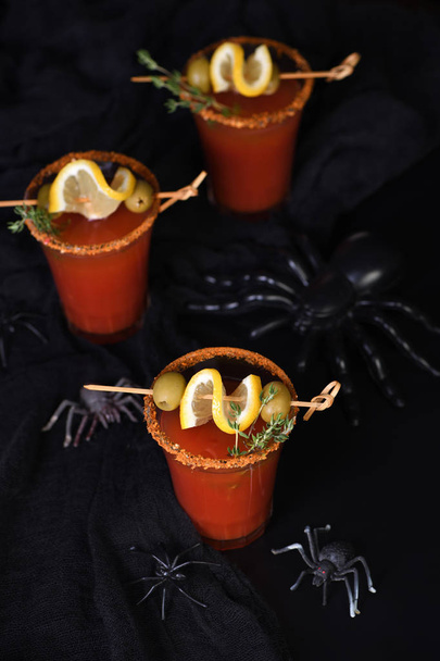 Bir Cadılar Bayramı partisi için kokteyl Bloody Mary - Fotoğraf, Görsel