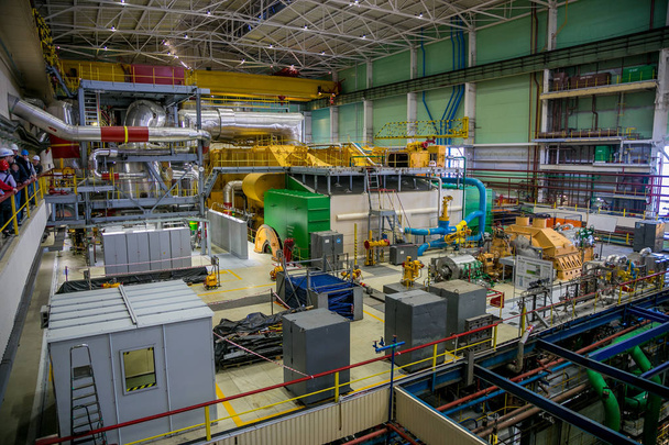La sala de máquinas de la central nuclear
 - Foto, Imagen