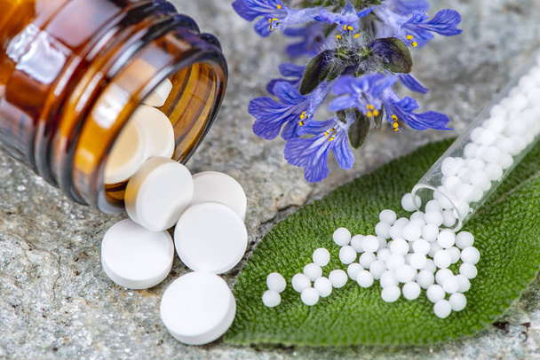  homeopati ve bitkisel hap ile alternatif tıp - Fotoğraf, Görsel