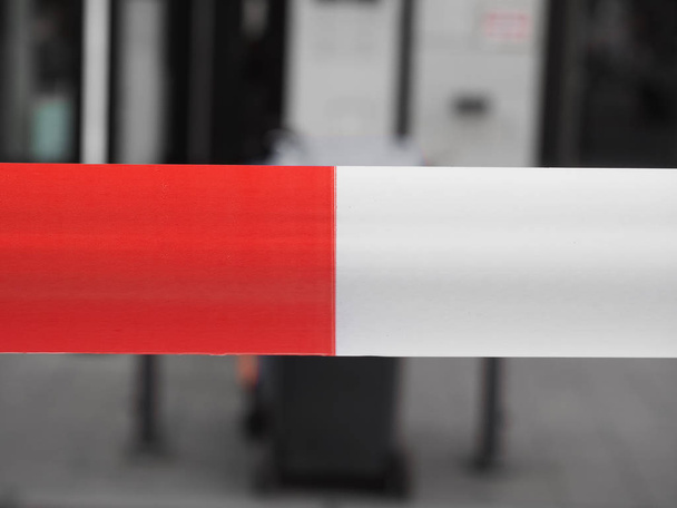 red and white warning tape - 写真・画像