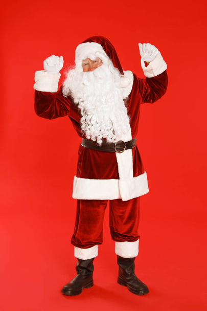 Happy authentic Santa Claus on red background - Fotografie, Obrázek