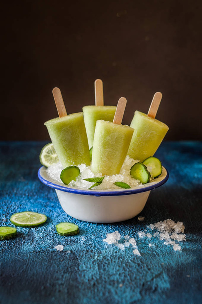 Cucumber and Lime Ice Pops - Фото, изображение