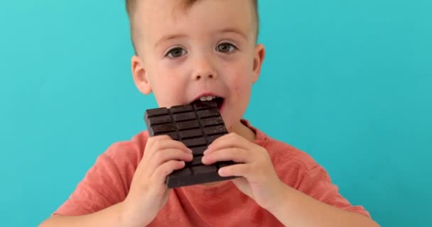 happy boy with chocolate bar - Filmati, video