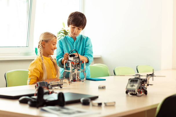 Boy showing his classmate way of building a robot. - Fotoğraf, Görsel