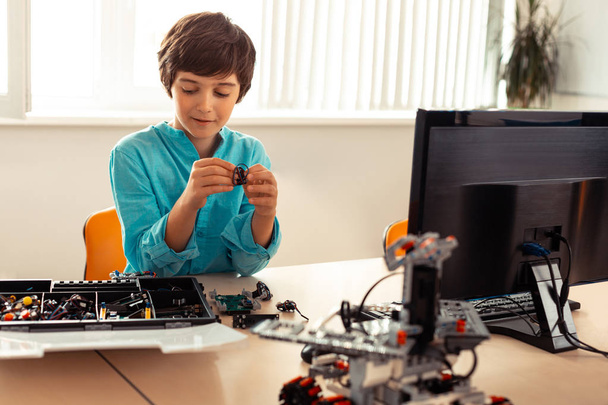 Schoolboy preparing for building a new robot. - Foto, imagen
