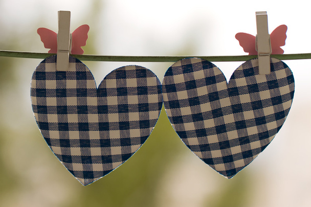 cuore blu attaccato a una clothesline
 - Foto, immagini