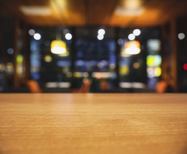 Restaurante Table top counter Bar decorado con iluminación interior. - Foto, Imagen