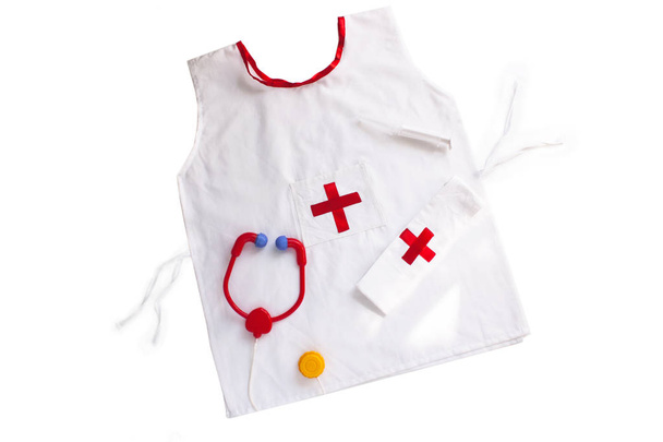 Kit medico medico e camice da laboratorio per bambini su sfondo bianco
. - Foto, immagini