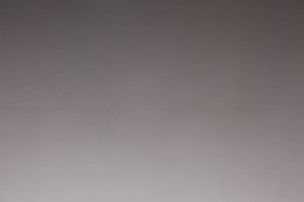 cerrar uo en una pared de yeso que se desvanece de gris claro a gris oscuro
 - Foto, Imagen