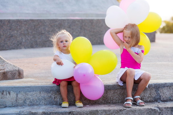 Two little girls with balloons - Fotografie, Obrázek
