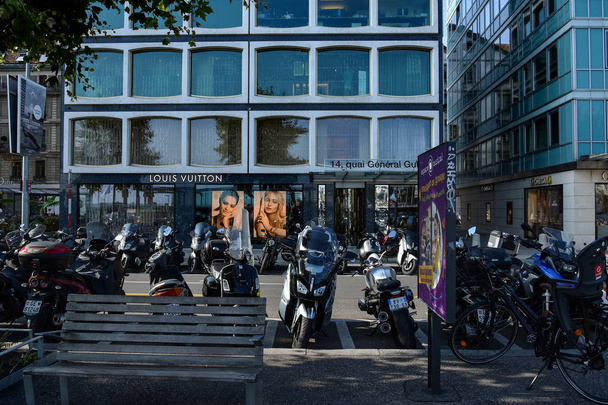 GENEVA, SWITZERLAND - AUGUST 29, 2019. Motorbike parking at Geneva downtown, Switzerland - Zdjęcie, obraz