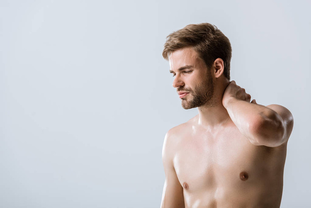 shirtless bearded man with neck pain isolated on grey - Foto, afbeelding