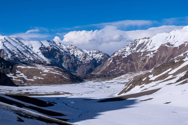 Foto di Paesaggio coperto di neve in Ladakh
 - Foto, immagini