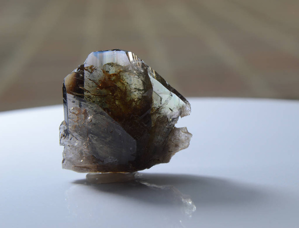Axinite Crystal közelről a belső integráció - Fotó, kép