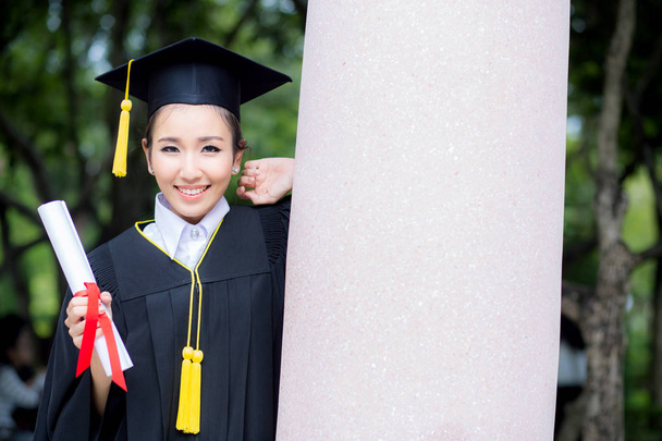 Feliz estudante graduado menina, parabéns de educação succe
 - Foto, Imagem