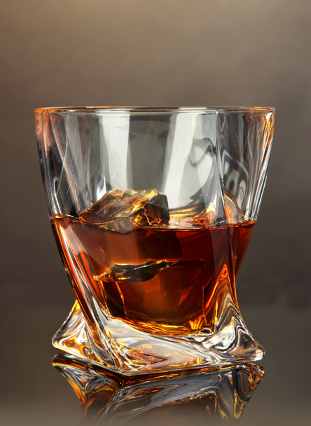 Glass of whiskey, on dark background - Foto, imagen