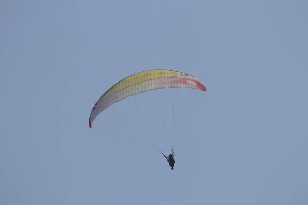 Paralotniarstwo w Ölüdeniz, Fethiye, Mugla, Turcja - Zdjęcie, obraz