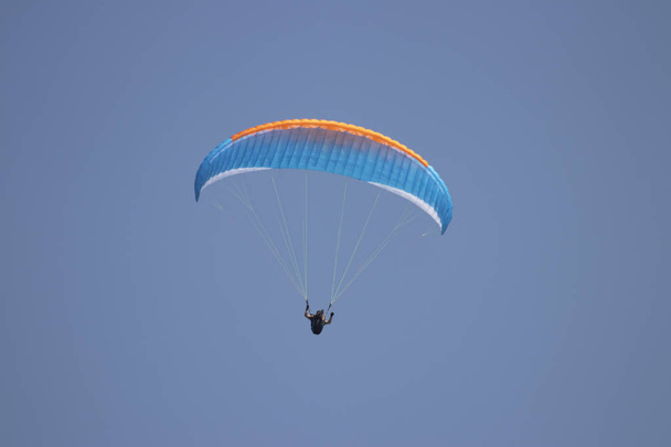 Paragliding in Oludeniz, Fethiye, Mugla, Turkey - Foto, Imagen