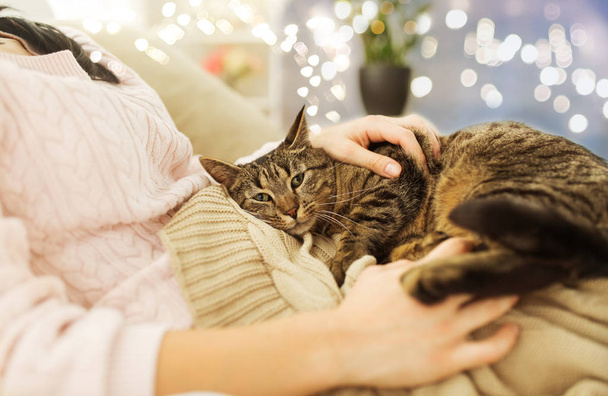 close up of owner with tabby cat in bed at home - Φωτογραφία, εικόνα