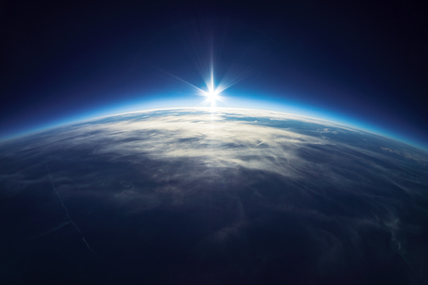 Erde aus dem Universum (aufgenommen 20km über der Erde) echtes Foto - Foto, Bild