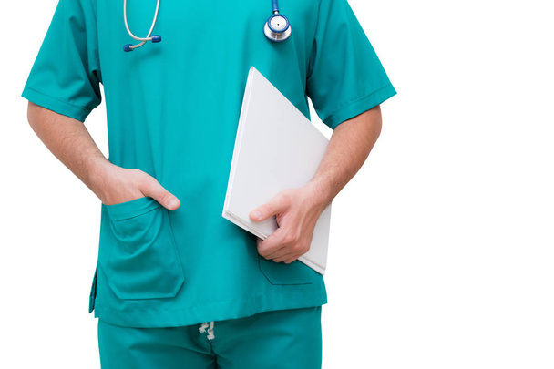 Doktor s stetoskem a přidržením souboru v bílém backgu - Fotografie, Obrázek