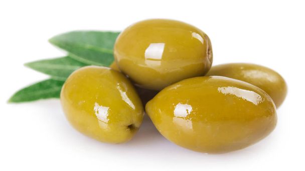 зелені оливки на білому тлі
 - Фото, зображення