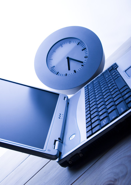 Laptop & Clock - Photo, Image