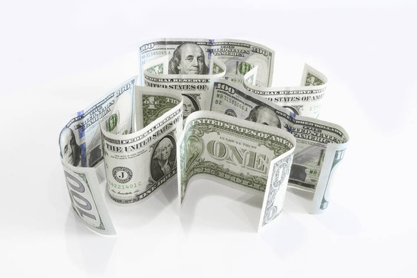 Amerikaanse valuta-een-dollar en honderd dollarbiljetten staan op een licht oppervlak. - Foto, afbeelding