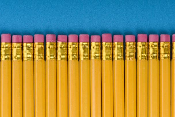 Crayón con goma de borrar en azul
 - Foto, imagen