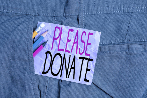 記念手書きは寄付してください。ビジネスフォトテキスト供給家具は、パンツのポケットの中にチャリティーライティング機器と紫色のノート紙に寄付助成金を配布. - 写真・画像