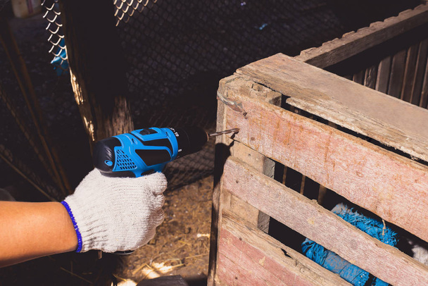 rakennusmies työntekijät sininen paita suojakäsineet
 - Valokuva, kuva